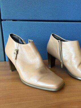 Women's Markon Leather Size 8M Camel Zip Ankle Boot Heels